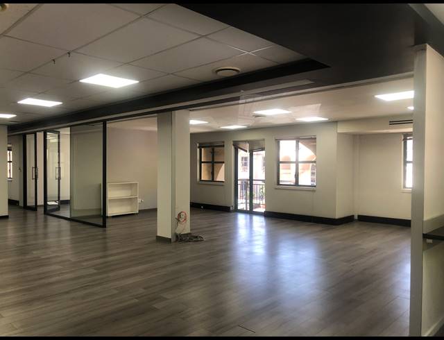 108M² OFFICE TO LET IN HYDE PARK